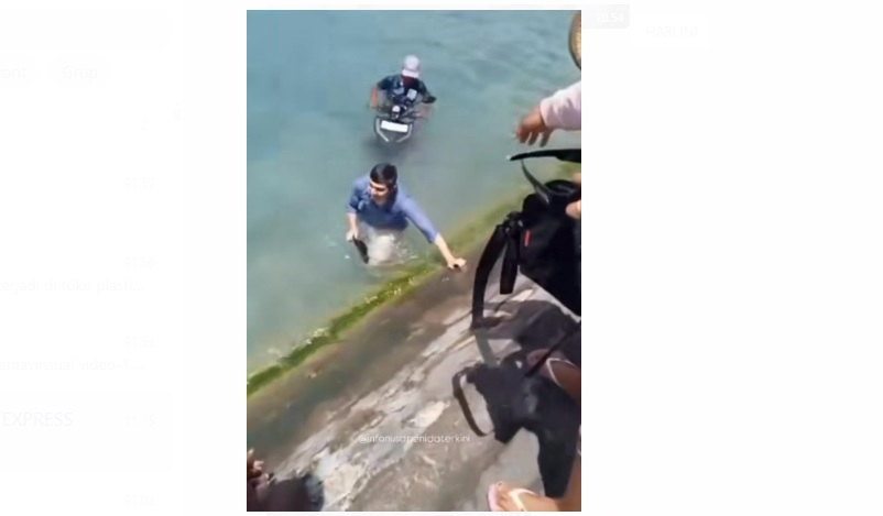 Wisatawan Asing Tercebur Ke Laut Di Pelabuhan Banjar Nyuh