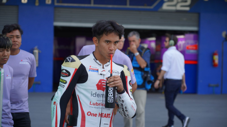 Pembalap Mario Aji mengikuti ajang Moto2 tahun 2025