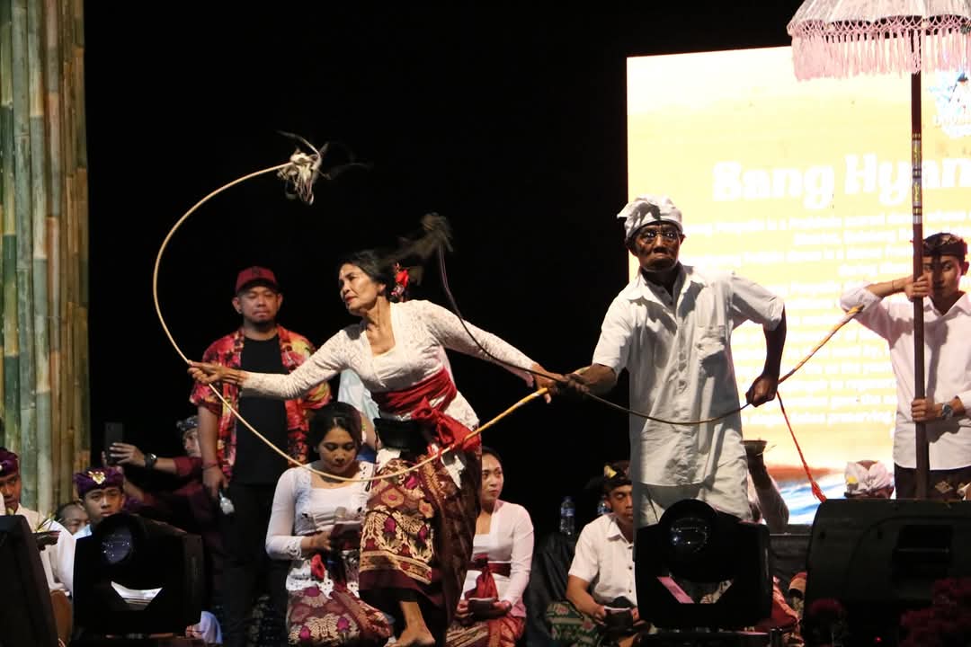 Pertunjukan budaya dalam pagelaran Lovina Festival di Buleleng.
