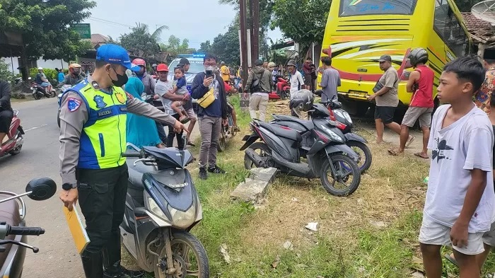 Kecelakaan maut terjadi di dekat Jembatan Waturoyo, Desa Waturoyo, Kecamatan Margoyoso pagi kemarin. (ACHMAD ULIL ALBAB/RADAR KUDUS)