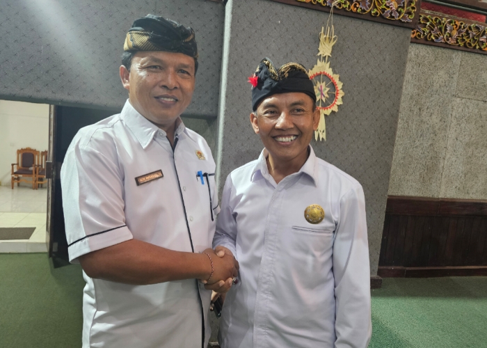 Ketua Forum Perbekel dan Ketua MDA Karangasem I Gede Partadana dan I Nengah Suarya.