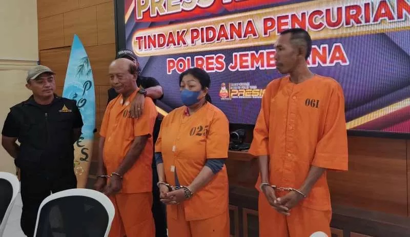 MASUK BUI: Tersangka pencurian uang (tengah), pencuri aki (kiri), pencurian motor (kanan). (foto: m.basir/radar bali)