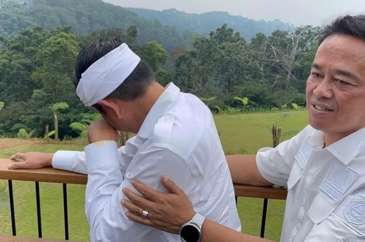 Gubernur Jawa Barat Dedi Mulyadi di tempat wisata Eiger Adventure Land, Megamendung, Kabupaten Bogor, Jawa Barat, Kamis (6/3). (M Fikri Setiawan/Antara)