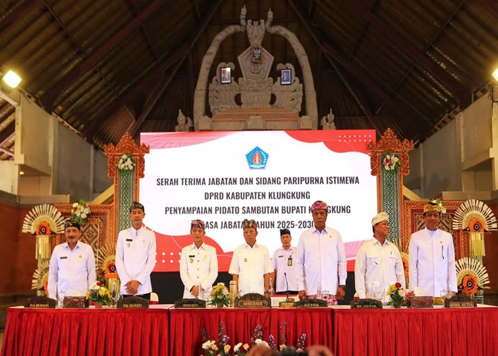 PARIPURNA : DPRD Kabupaten Klungkung menggelar Rapat Paripurna di Balai Budaya Ida Dewa Agung Istri Kanya, Kecamatan Klungkung, pada Jumat (7/3/2025).