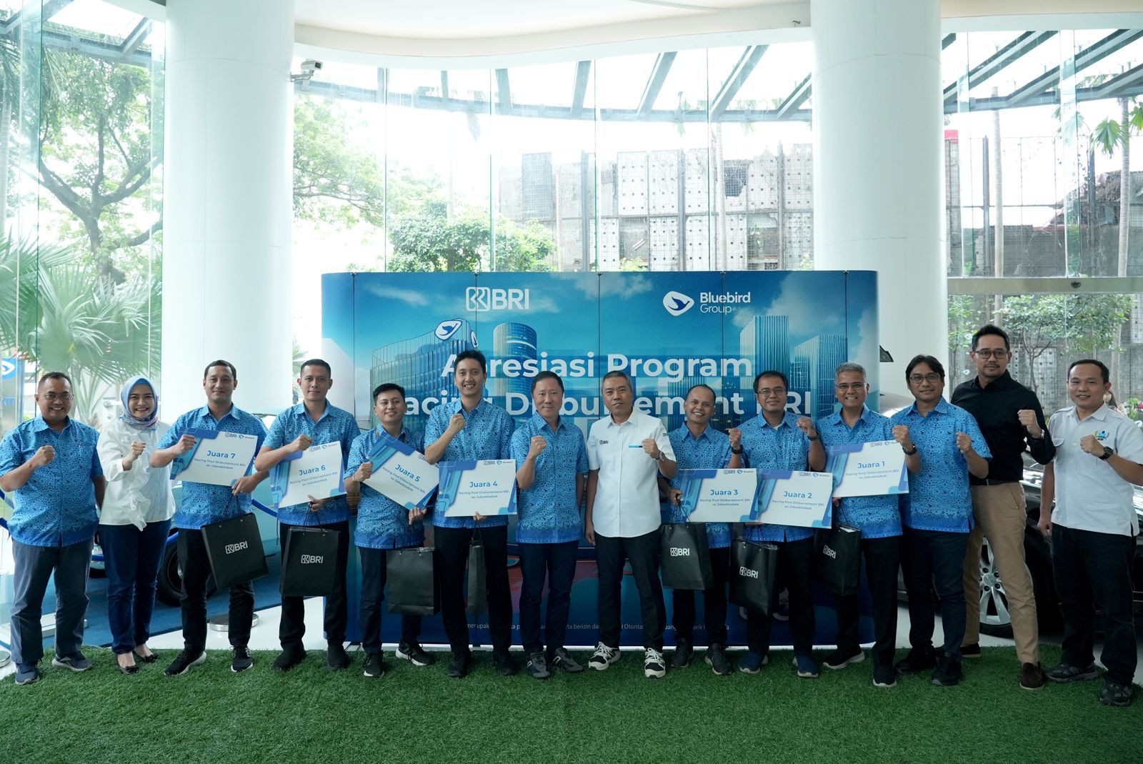 BRI dan Blue Bird hadirkan solusi keuangan digital untuk pengemudi.