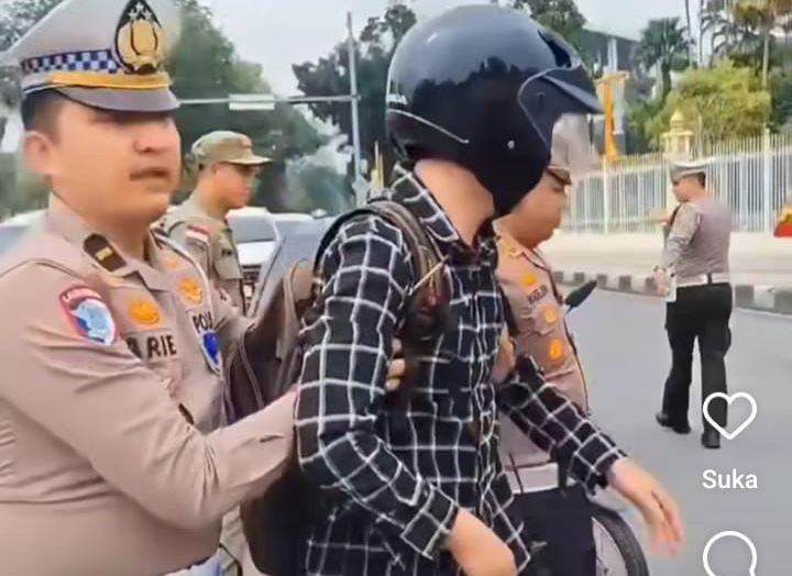 Viral di media sosial Kasat Lantas Polresta Pekanbaru  diduga buat konten tolong korban kecelakaan