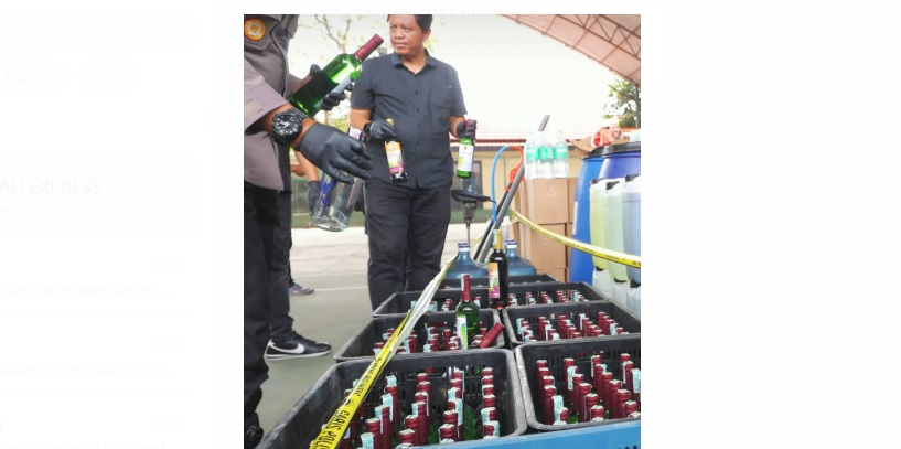 Polres Kediri menggerebek sebuah pabrik miras palsu rumahan di Desa Pagung