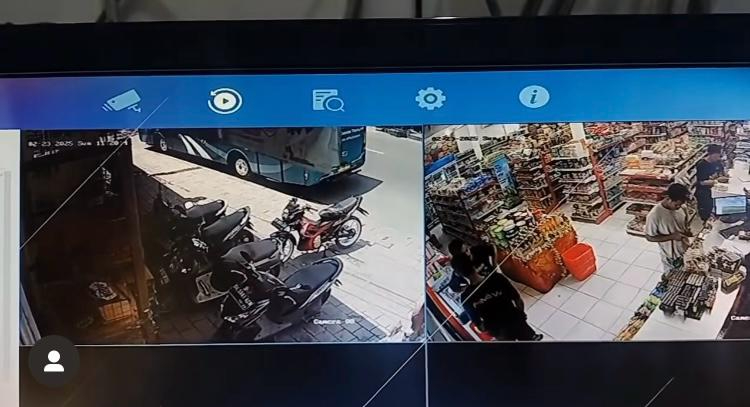 Terekam aksi seorang pria mencuri satu slop rokok di salah satu toko di Sesetan