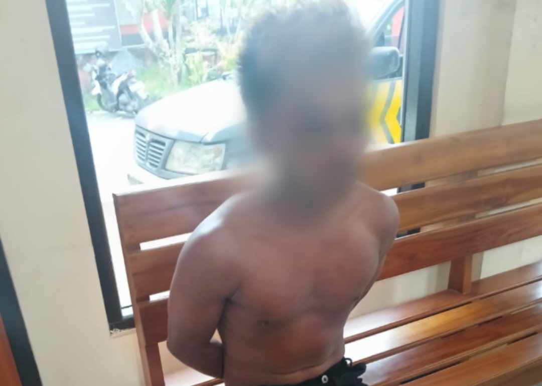 MENCURIGAKAN : Slamet, 26, asal Jember, Jawa Timur, diamankan warga setelah diduga mencoba melakukan pencurian di Dusun Kawan, Desa Tusan, Kecamatan Banjarangkan, Klungkung, Minggu (9/3/2025).