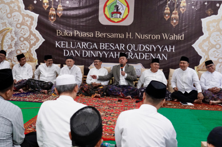 Menteri Nusron serahkan sertipikat di Kudus
