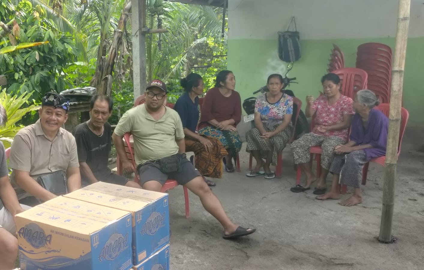 RUMAH DUKA : Pihak keluarga Komang Kusumajaya (37), warga Banjar Wali, Desa Yehembang, Kecamatan Mendoyo, Jembrana yang diduga jadi korban pembunuhan.