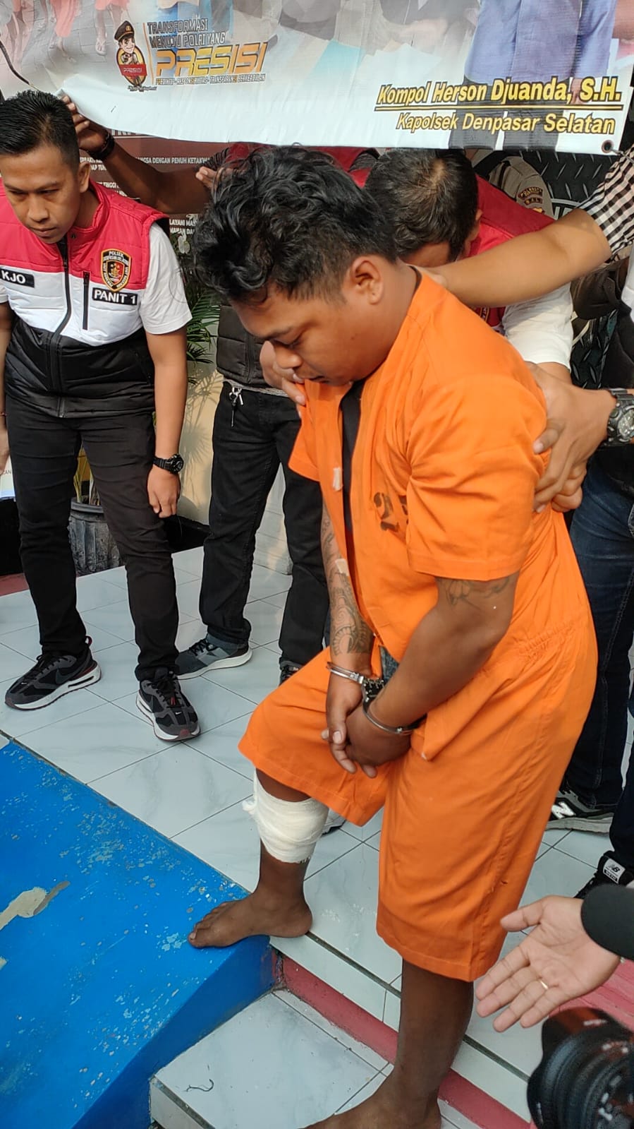TERDAKWA: Terdakwa Agus Sugianto, 31, asal Banyuwangi jalani sidang perdana di Pengadilan Negeri Denpasar pada Selasa 11 Februari 2025.