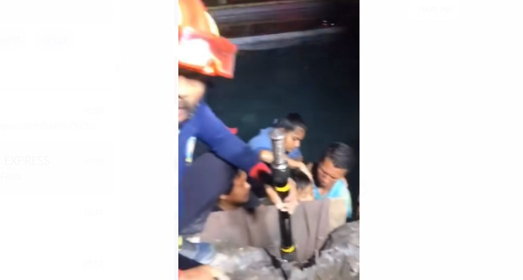 Evakuasi bocah yang tangannya tersedot pipa kolam renang