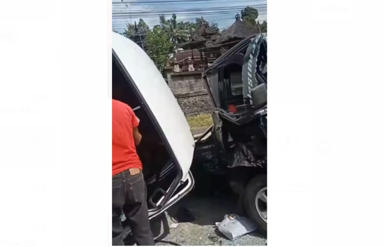 Kecelakaan tragis yang melibatkan Minibus Elf dan Pickup