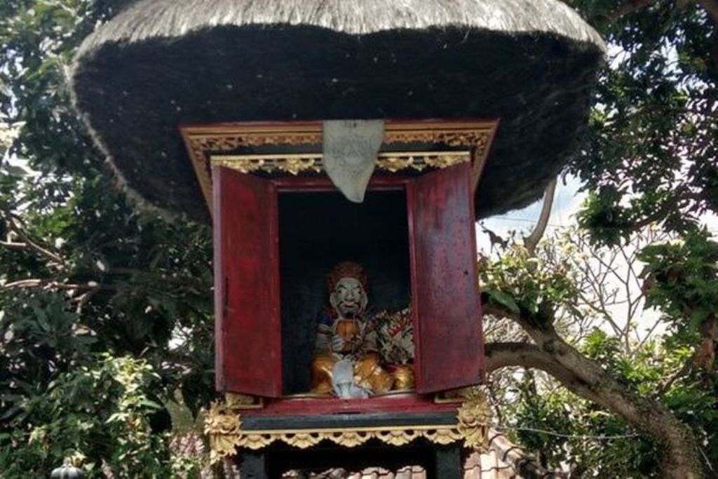 tempat suci Hindu Bali, Pura Ratu Mas Sedana di Darmasaba, Kabupaten Badung.