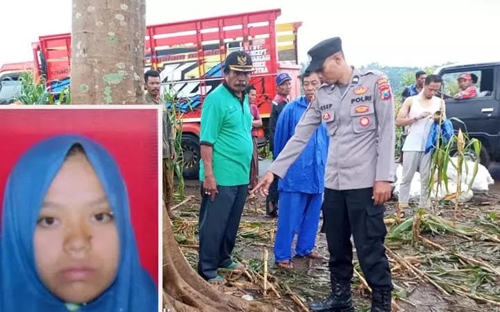 TERSAMBAR PETIR: Petugas menunjukkan lokasi tempat korban tersambar petir saat berteduh di bawah pohon flamboyan. Inset korban semasa hidup.
