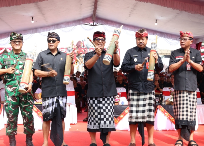 Ketua DPRD Tabanan, Nyoman Arnawa, hadiri festival Ogoh-Ogoh sebagai bentuk Apresiasi Festival Ogoh &ndash; Ogoh Singasana II.