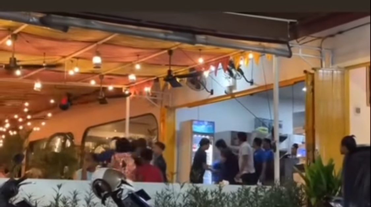 Keributan Antara Sopir Tangki dan Juru Parkir di Pasar Uluwatu