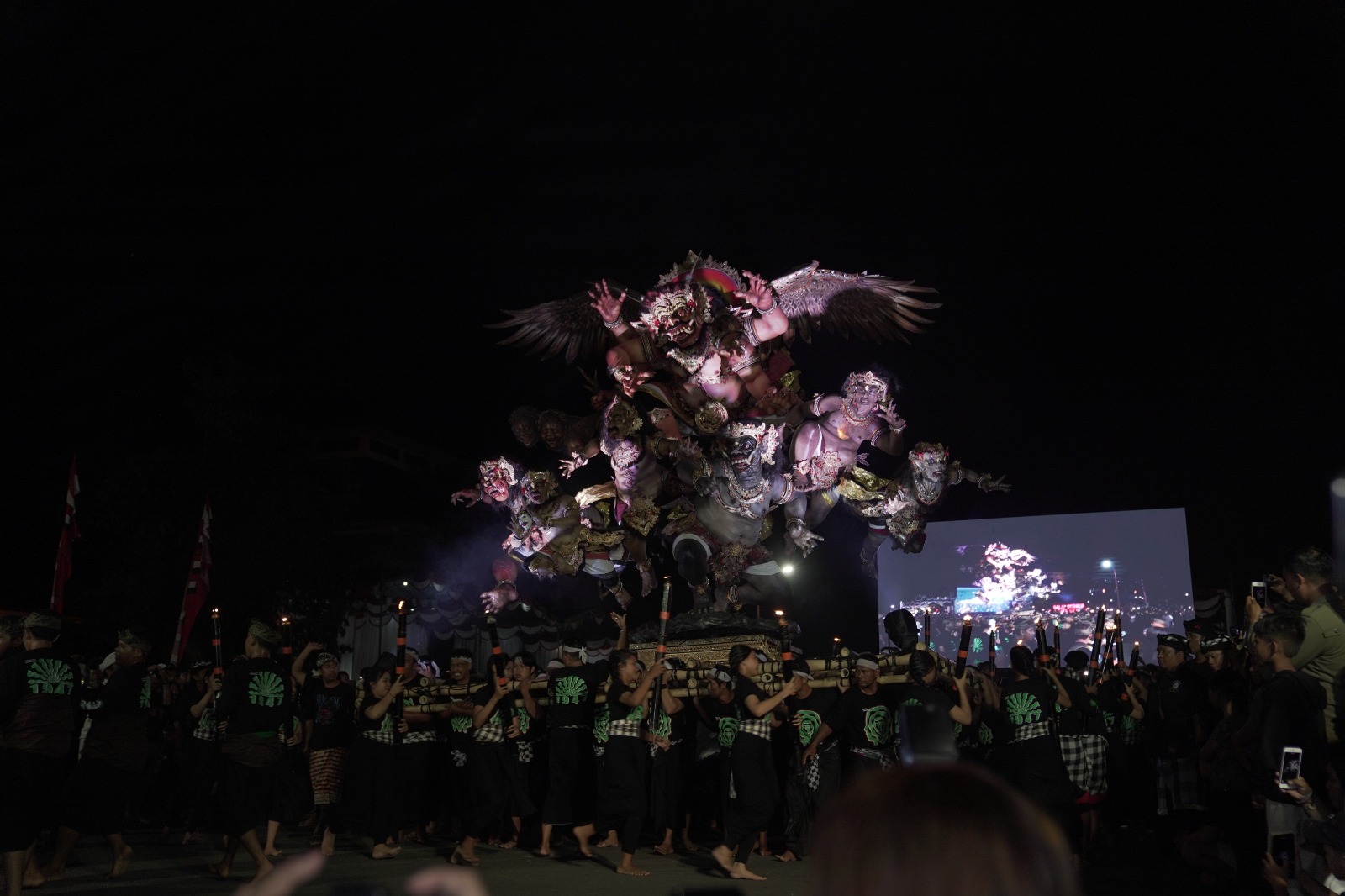 DUA JUARA: Ogoh-ogoh Tattwaning Kalisenggara karya ST Yowana Pratyaksa, Banjar Bualu, Kelurahan Benoa, Kuta Selatan yang mendapatkan dua juara.