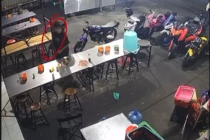 Polisi berhasil mengamankan pelaku pencurian ponsel di warung ayam bakar