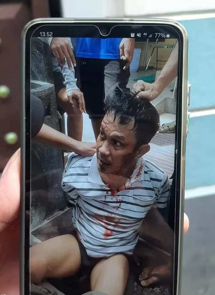 Pencuri ponsel diamankan warga di Jetis Kulon I, Surabaya.
