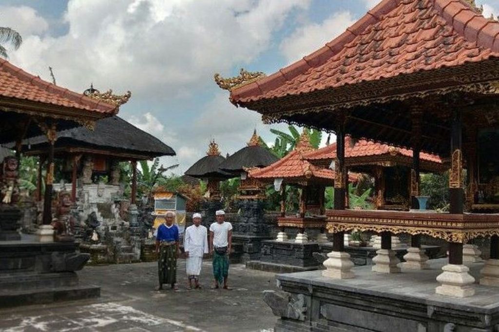 Tempat Suci Hindu Bali, Pura Dalem Purnama di Desa Tumbak Bayuh, Kecamatan Mengwi, Kabupaten Badung, menyimpan kisah unik yang belum banyak diketahui.