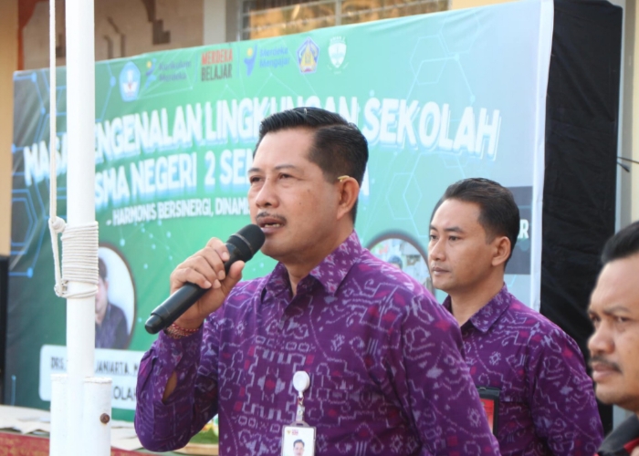 Kepala SMA Negeri 2 Semarapura, I Wayan Janiarta.