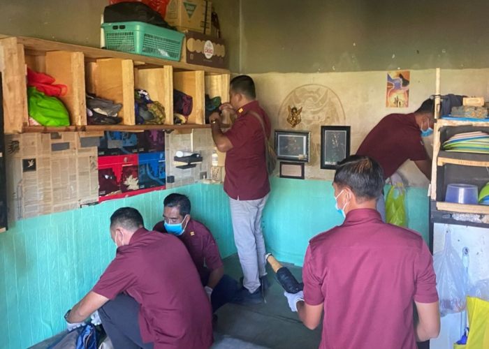 PENGGELEDAHAN: Tim gabungan menggeledah Lapas Kelas II B Karangasem, Kamis (20/3).