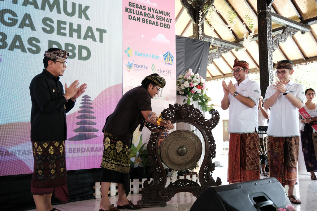 Wakil Gubernur Bali, I Nyoman Giri Prasta didampingi Wakil Walikota Denpasar, I Kadek Agus Arya Wibawa dan CHRO Enesis Group, Bambang Cahyono