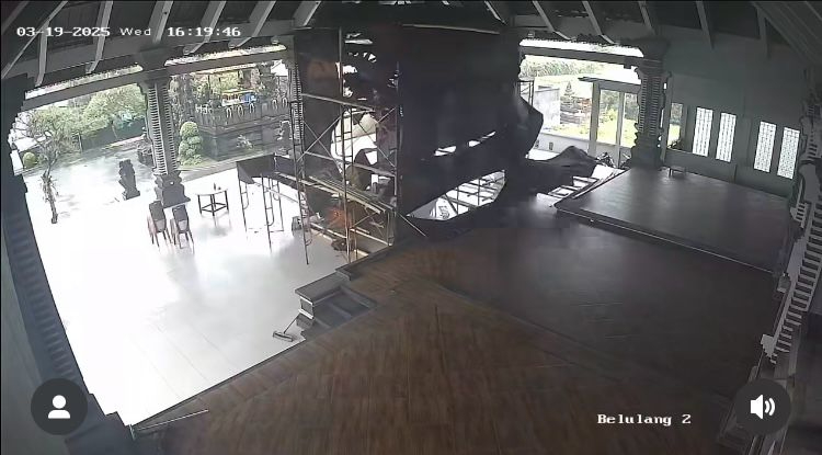 Rangka bambu roboh timpa ogoh-ogoh di Desa Adat Kapal