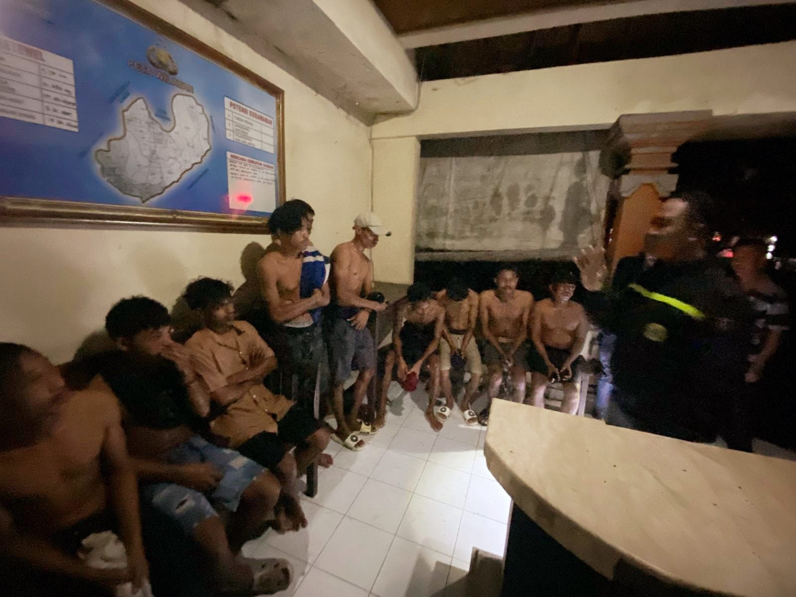 Dua kelompok warga Sumba yang terlibat pertikaian sengit pecah di Desa Ketewel, Gianyar, pada Kamis (20/3) berhasil di amankan Polsek Sukawati.