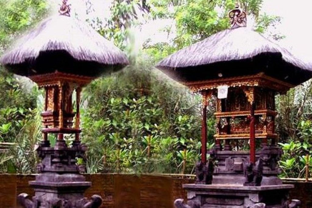 Palinggih di dalam Pamerajan umat Hindu Bali
