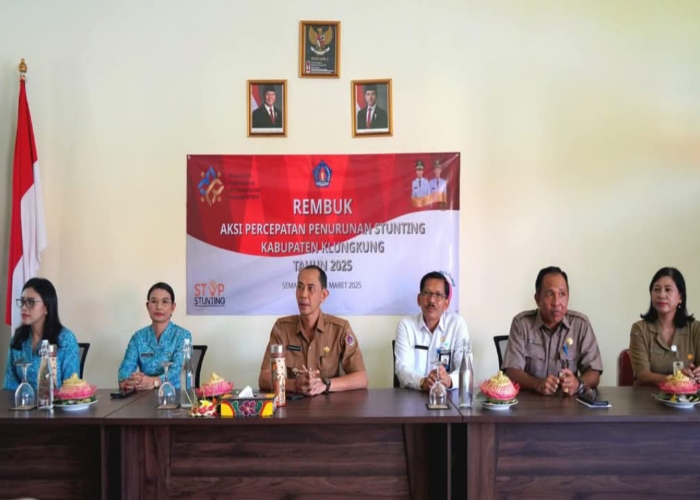 DIBUKA : Wakil Bupati Klungkung Tjokorda Gde Surya Putra mewakili Bupati Klungkung membuka kegiatan Rembuk Stunting Kabupaten Klungkung Tahun 2025 bertempat ruang rapat SMK PGRI Klungkung.