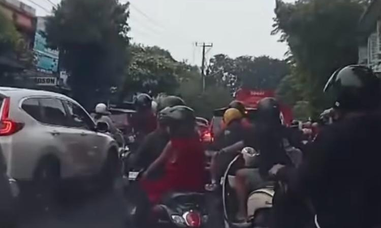 Video Pengendara Keluhkan Kemacetan Akibat Festival