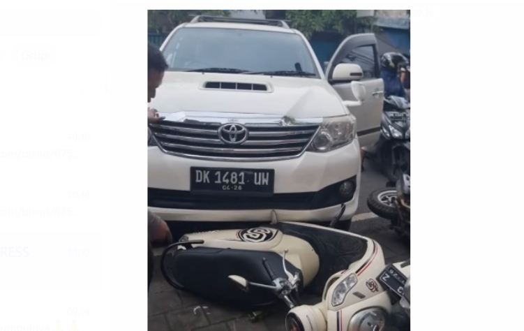 Mobil Parkir Meluncur Sendiri di Singaraja
