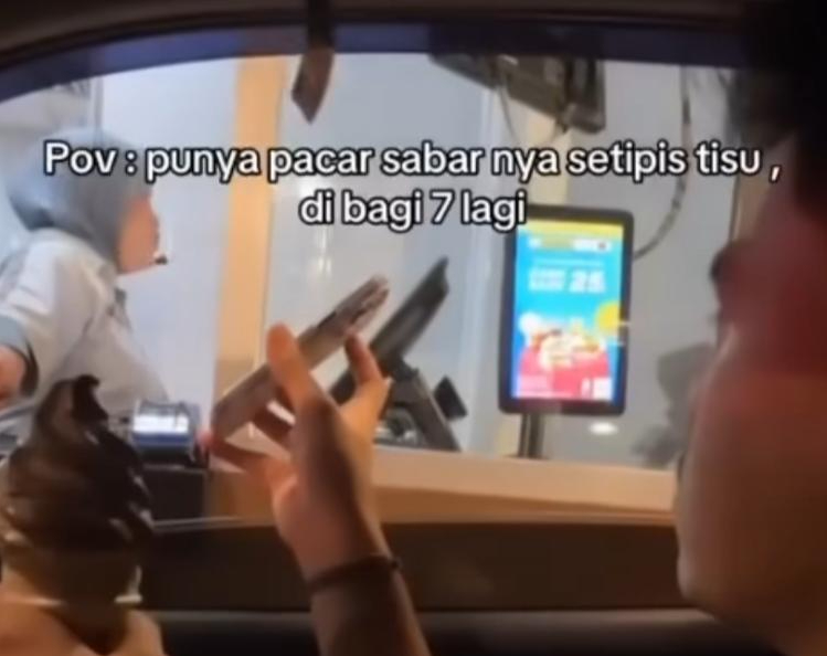 Seorang pria sebut karyawati Drive Thru Tolol lantaran telat dilayani