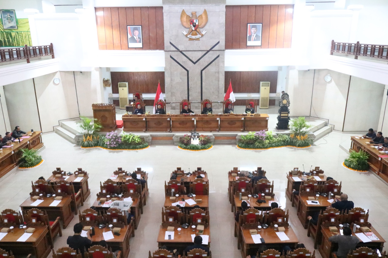Rapat paripurna penetapan ranperda menjadi perda di DPRD Kabupaten Buleleng.