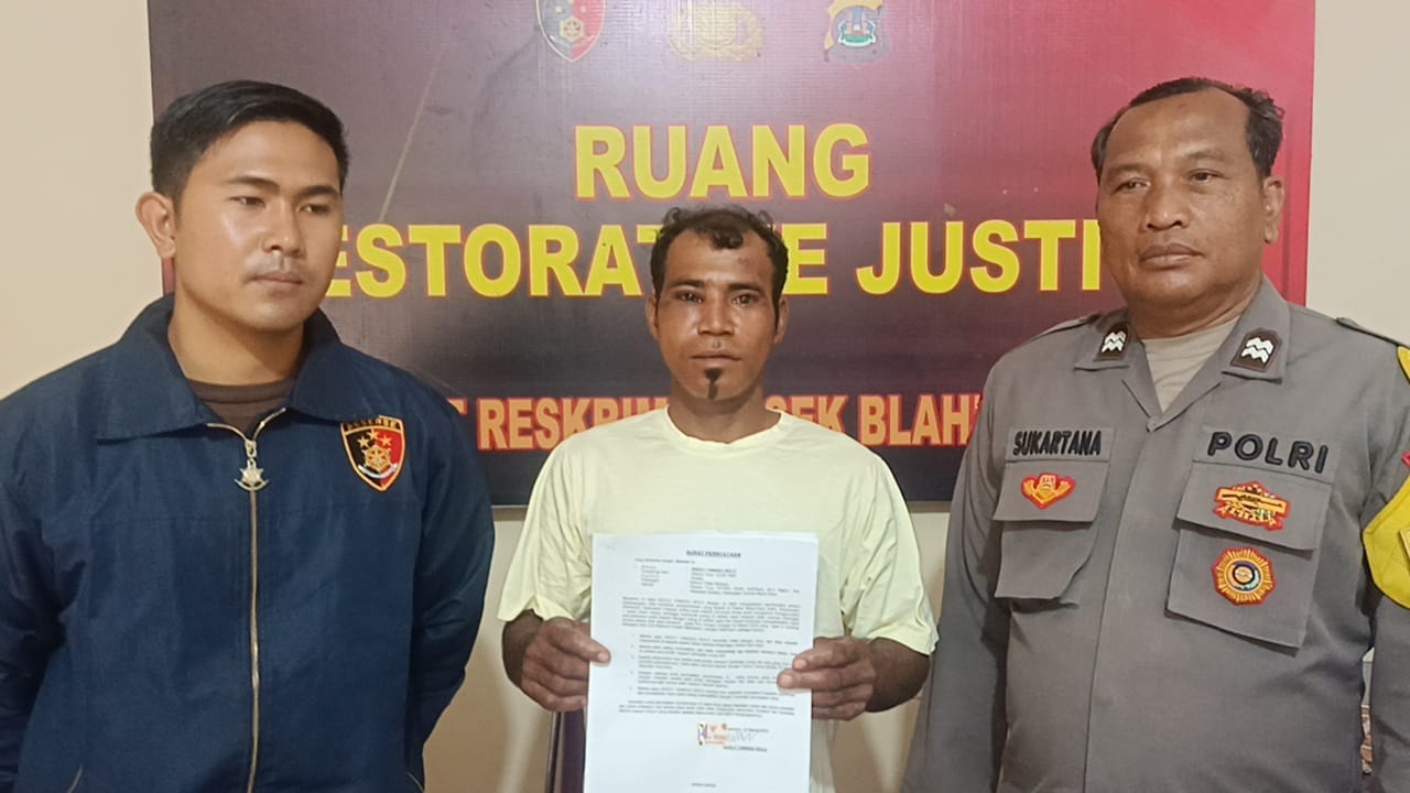 SURAT DAMAI: Surat pernyataan damai dan saling memaafkan dari pihak yang berseteru di Pantai Pering yang ditandatangani di Polsek Blahbatuh.