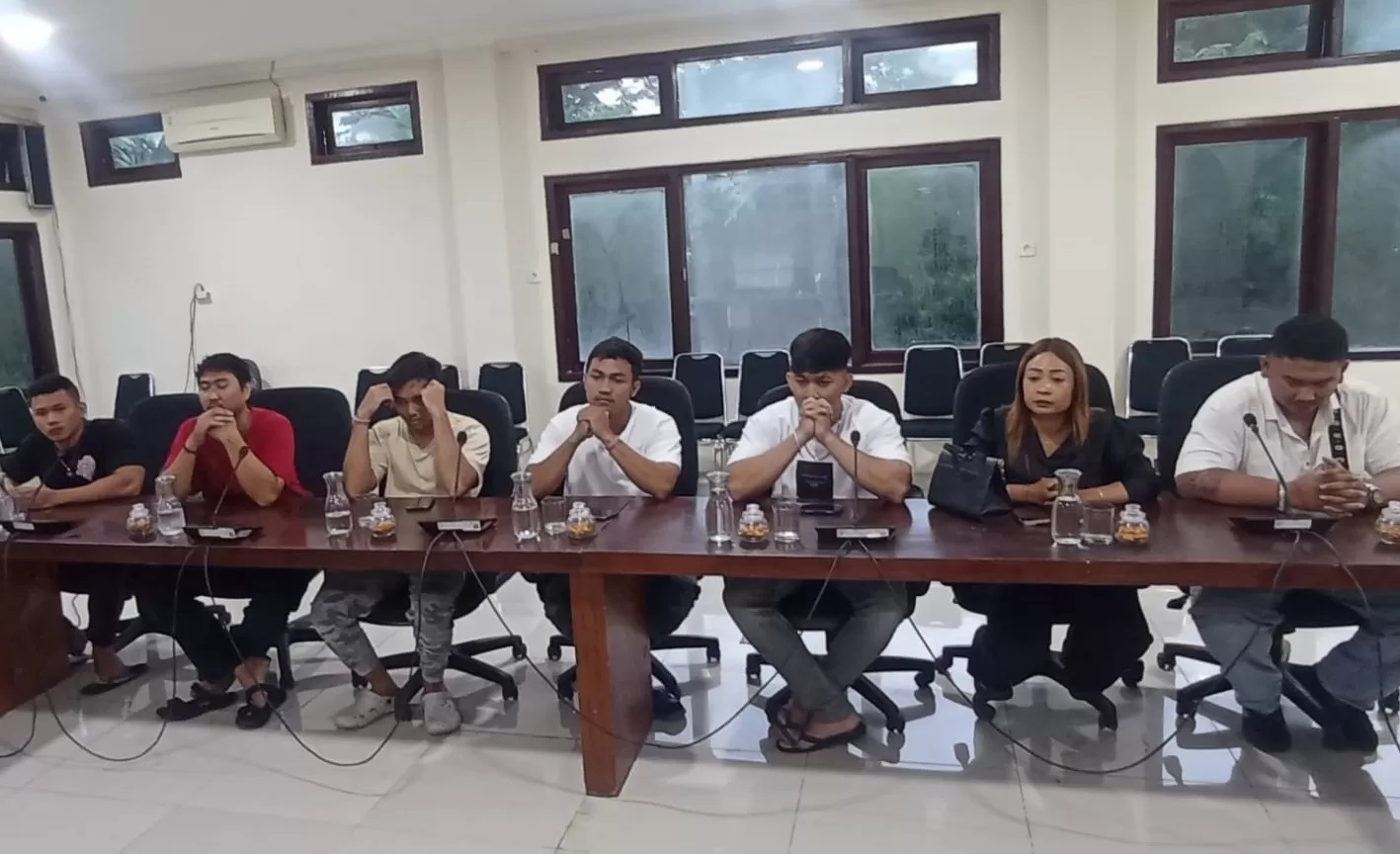 MENYIKSA: 7 pelaku penyiksaan seskual pada anak dibawah umur atau bocah sudah diamankan oleh Polda Bali. (ANDRE SULLA/radarbali.jawapos.com)