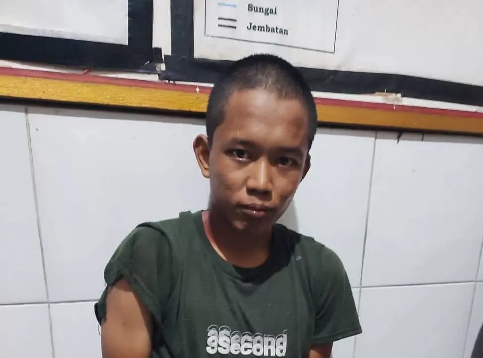 DIAMANKAN: Pelaku begal ibu ojol,  Muhamad Firdaus alias Daus (19), seorang buruh asal Lombok Timur diamankan polisi.