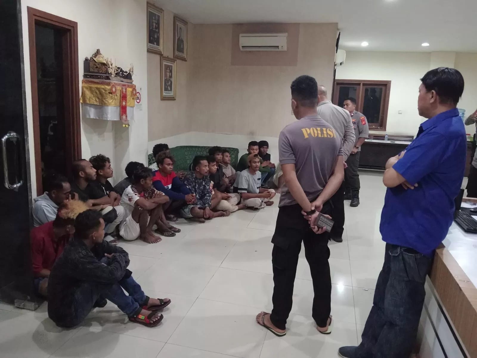 Kedua belah pihak dari Sumba sepakat berdamai di Mapolsek Kuta Selatan, Senin (24/3/2025).