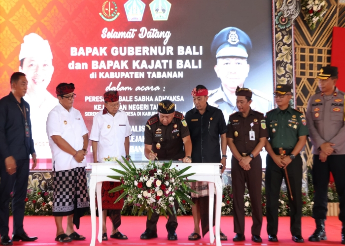 DIRESMIKAN : Peresmian Bale Sabha Adhyaksa di 133 Desa Tabanan di Gedung I Ketut Marya, Rabu (26/3).