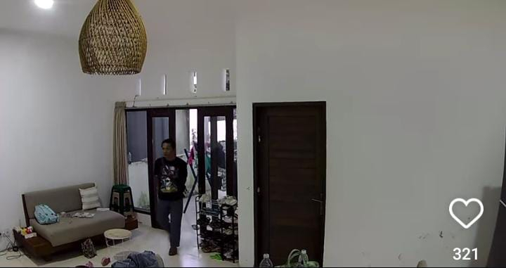 Terekam CCTV seorang pria menyatroni rumah di Kawasan Canggu