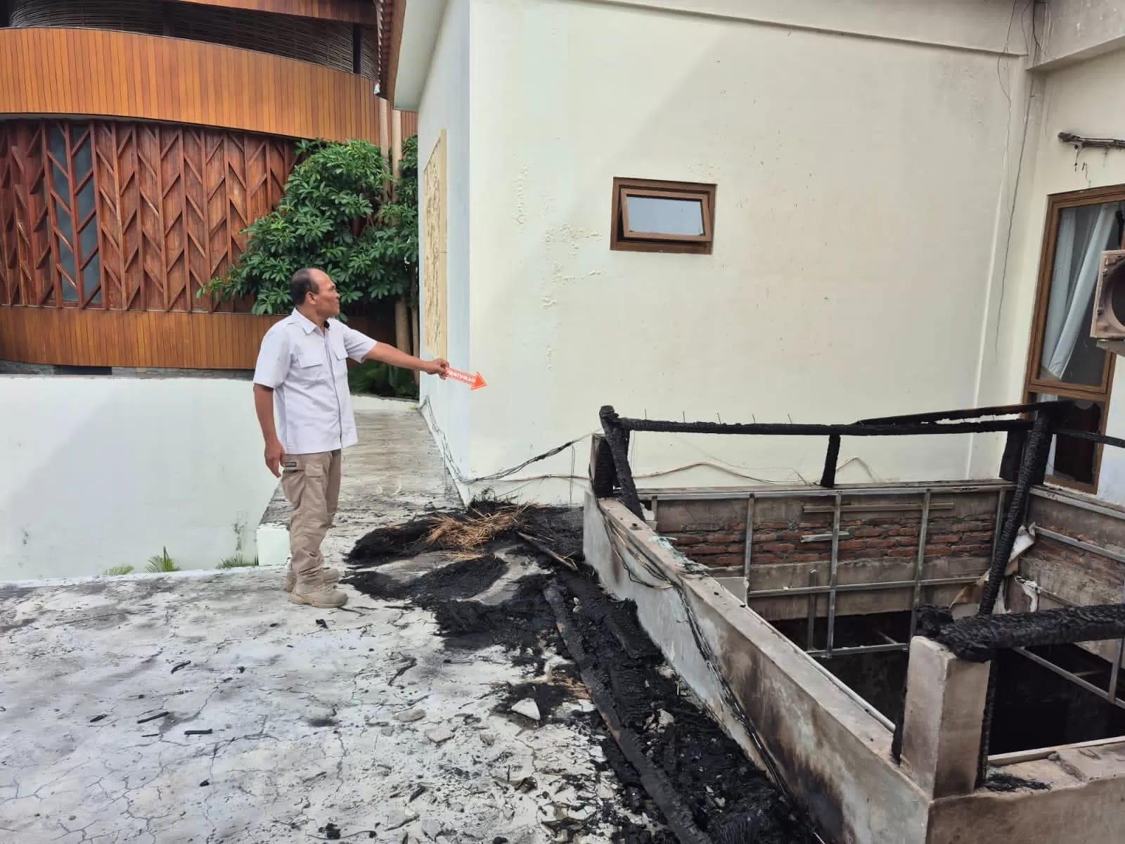 Vila Devalaya di Bali Pecatu Graha, Badung, hangus terbakar diduga sengaja dilempar bom molotov.