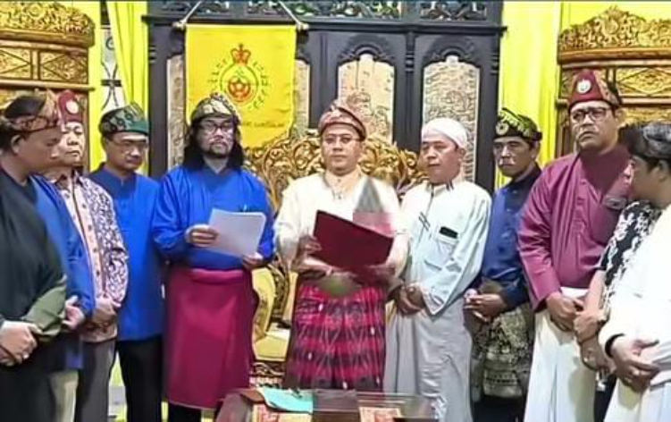 Kesultanan Palembang mengeluarkan maklumat mengutuk kedatangan Willie Salim ke Palembang
