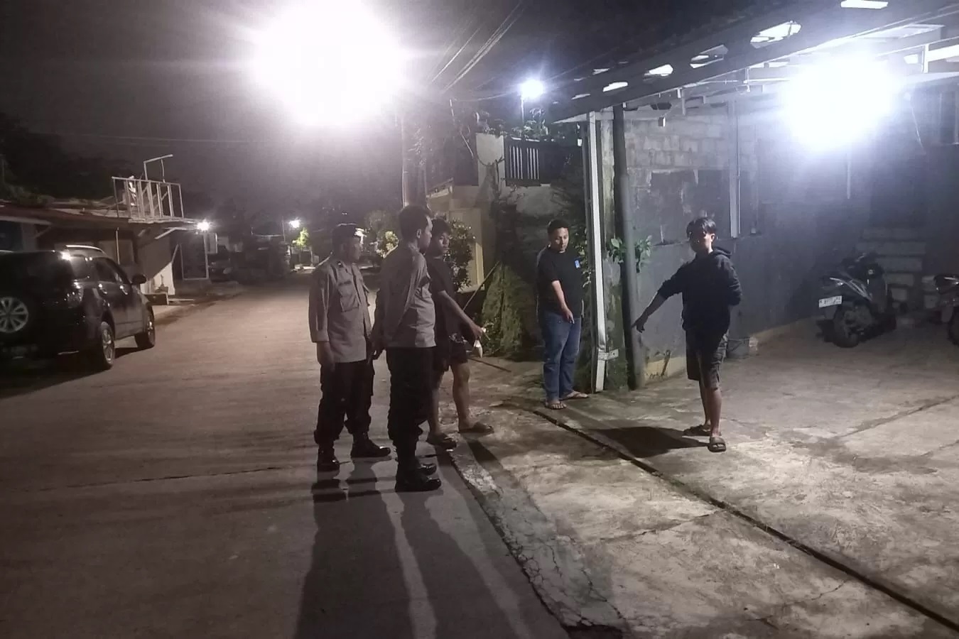 Anggota Polsek Banyumanik mendatangi lokasi TKP.