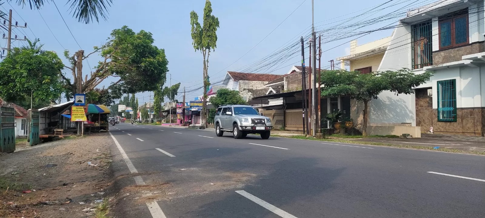 LAKA: Jalan Slamet Riyadi, Kelurahan/Kecamatan Patrang, merengut nyawa seorang pemotor akibat kecelakaan.