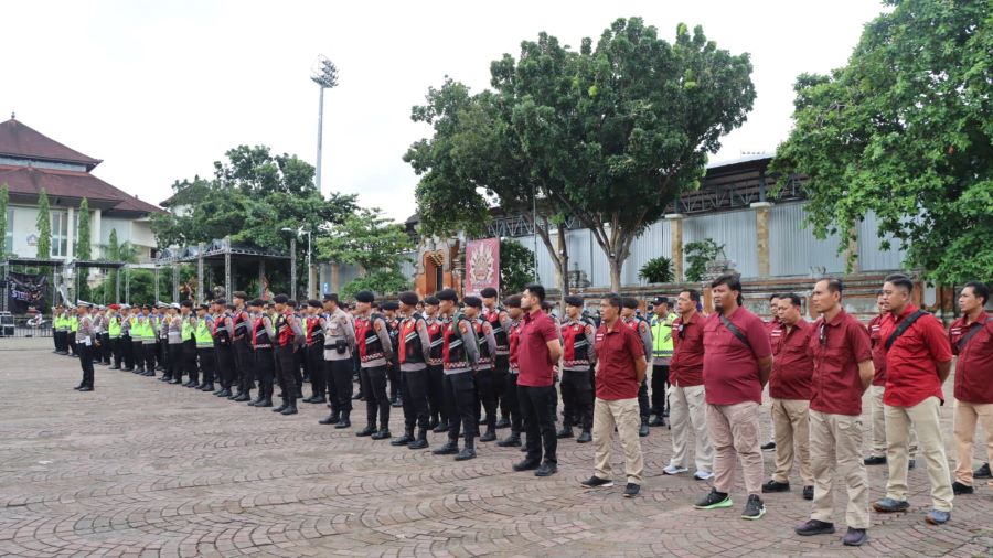 Personel Polresta Denpasar sudah siap mengamankan pawai ogoh-ogoh.