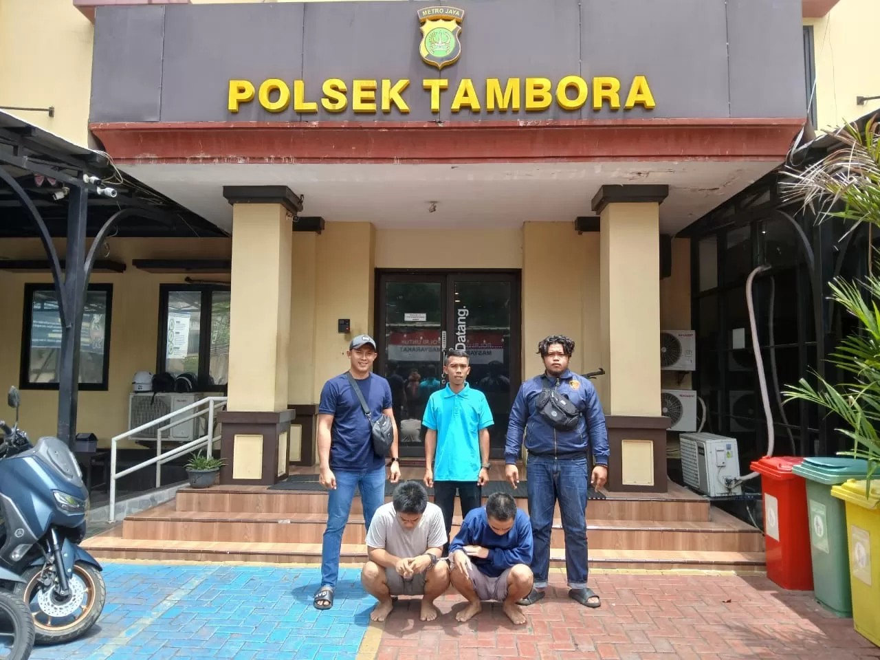 Tiga pelaku spesialis pencurian sepeda motor yang kerap beraksi di berbagai wilayah dibekuk Tim Opsnal Reskrim Polsek Tambora Jakarta Barat.