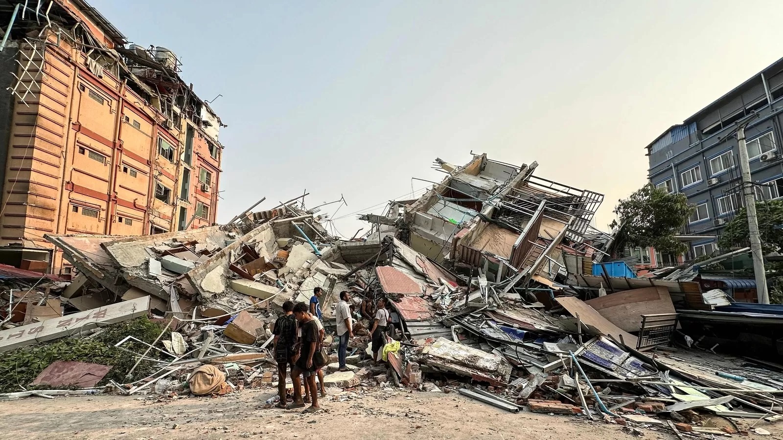 Myanmar diguncang gempa berkekuatan magnitudo 7,7 pada Jumat (28/3). (Hindustan Times/AFP) ( )